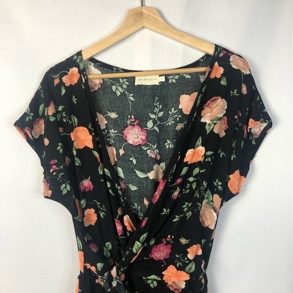 Boutique Ninexis Black Floral Surplice Wrap Short Sleeve Romper S - Picture 9 of 12